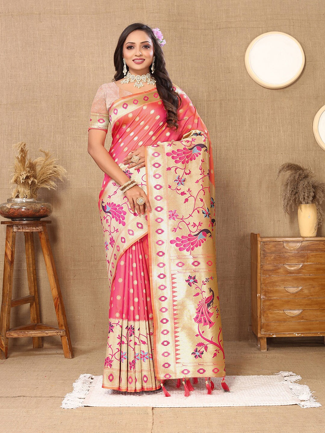 

Lookslady Ethnic Motifs Woven Design Zari Pure Silk Paithani Saree, Peach