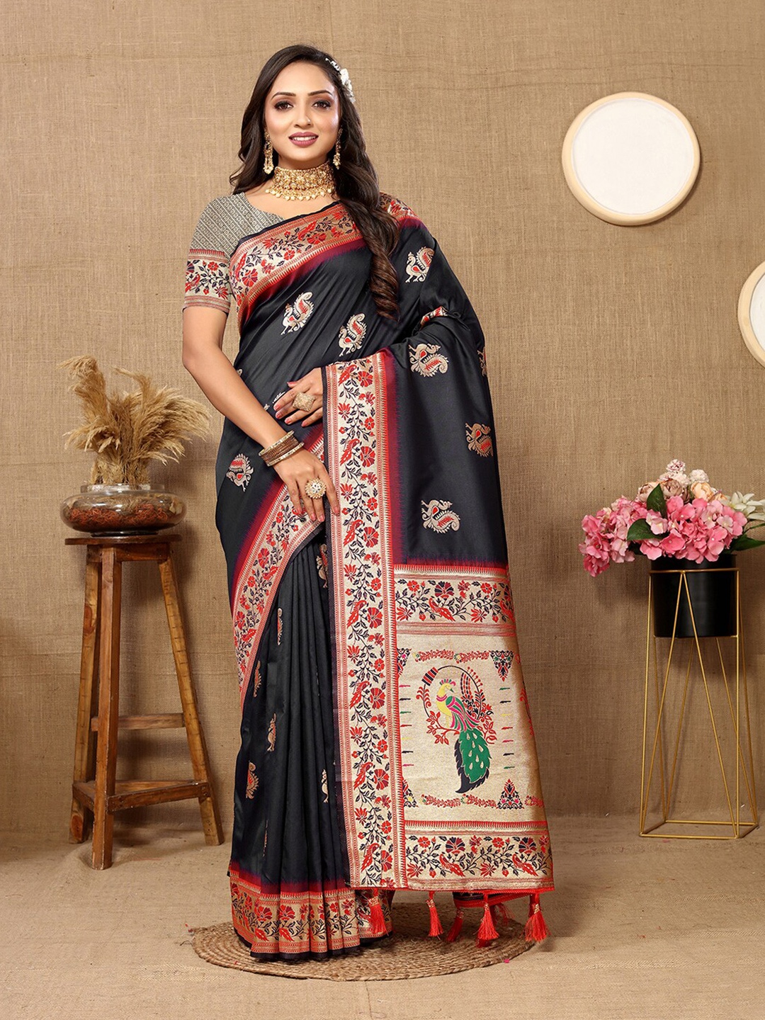 

Lookslady Ethnic Motifs Woven Design Zari Pure Silk Paithani Saree, Black