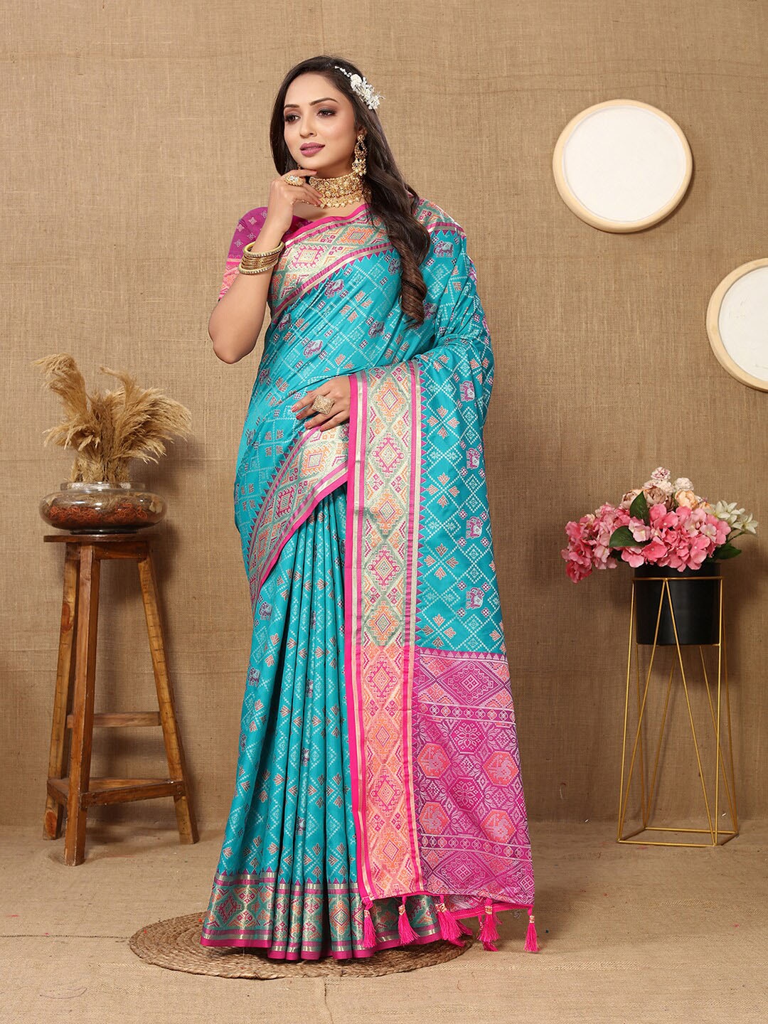 

Lookslady Ethnic Motifs Woven Design Zari Patola Saree, Turquoise blue