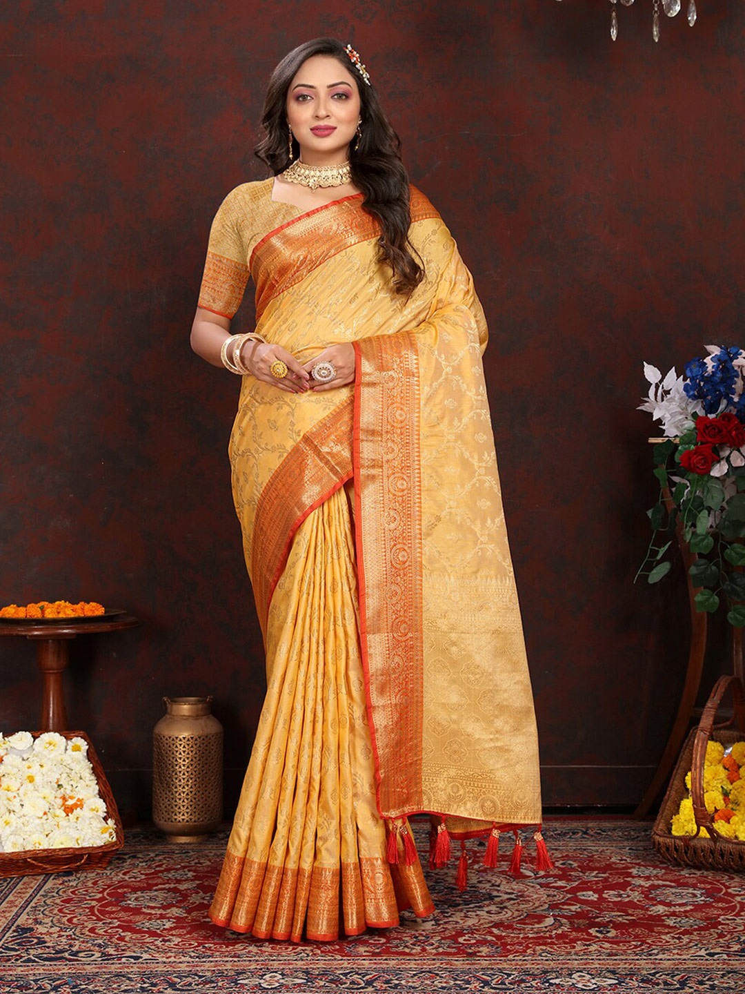 

Lookslady Ethnic Motifs Woven Design Zari Kanjeevaram Saree, Yellow