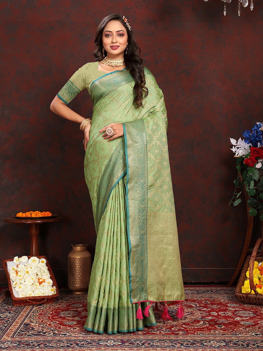 

Lookslady Ethnic Motifs Woven Design Zari Kanjeevaram Saree, Green