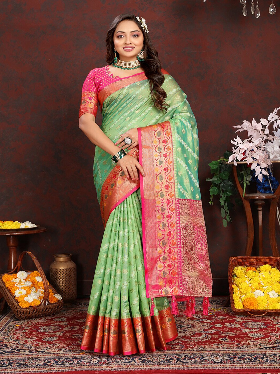 

Lookslady Ethnic Motifs Woven Design Zari Organza Banarasi Saree, Green