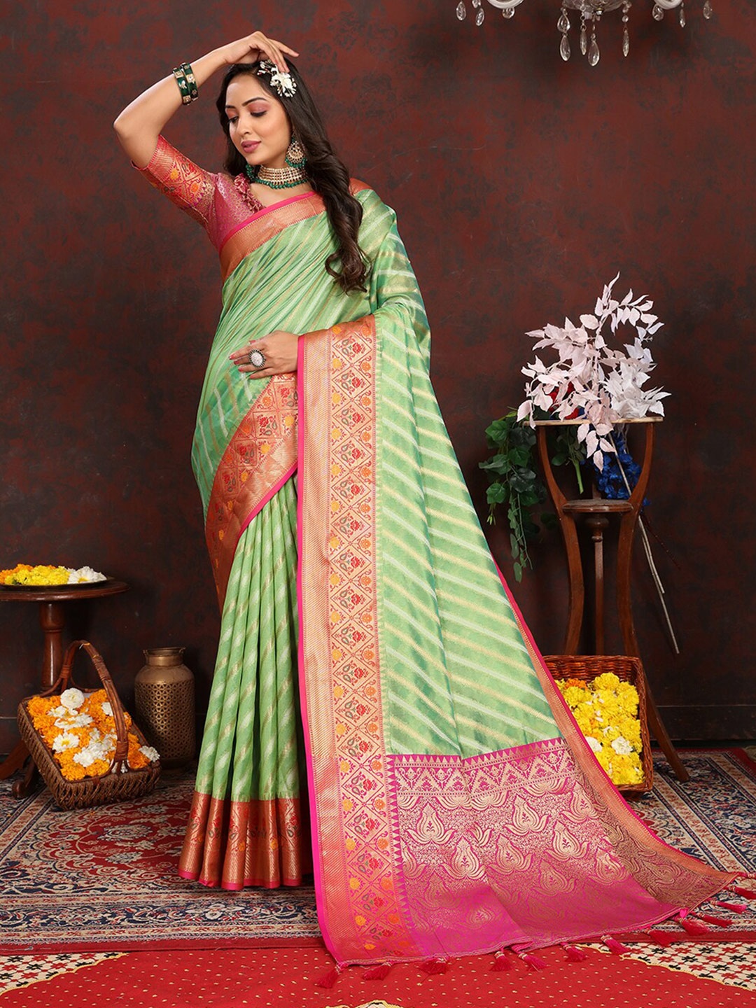 

Lookslady Ethnic Motifs Woven Design Zari Organza Banarasi Saree, Green