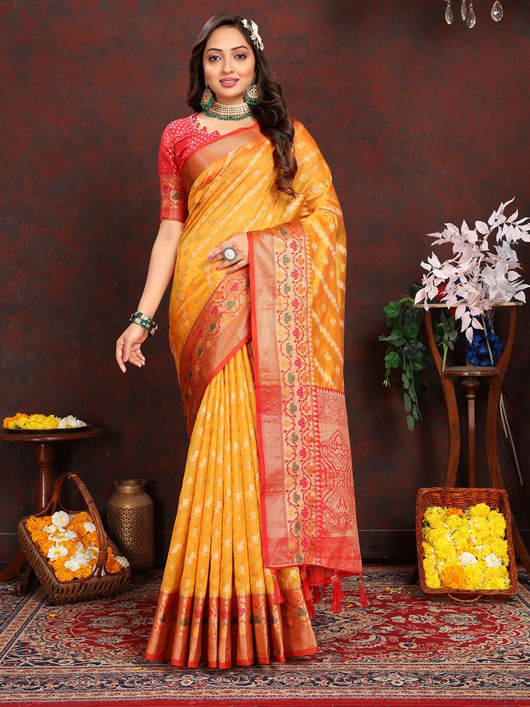 

Lookslady Ethnic Motifs Woven Design Zari Organza Banarasi Saree, Yellow