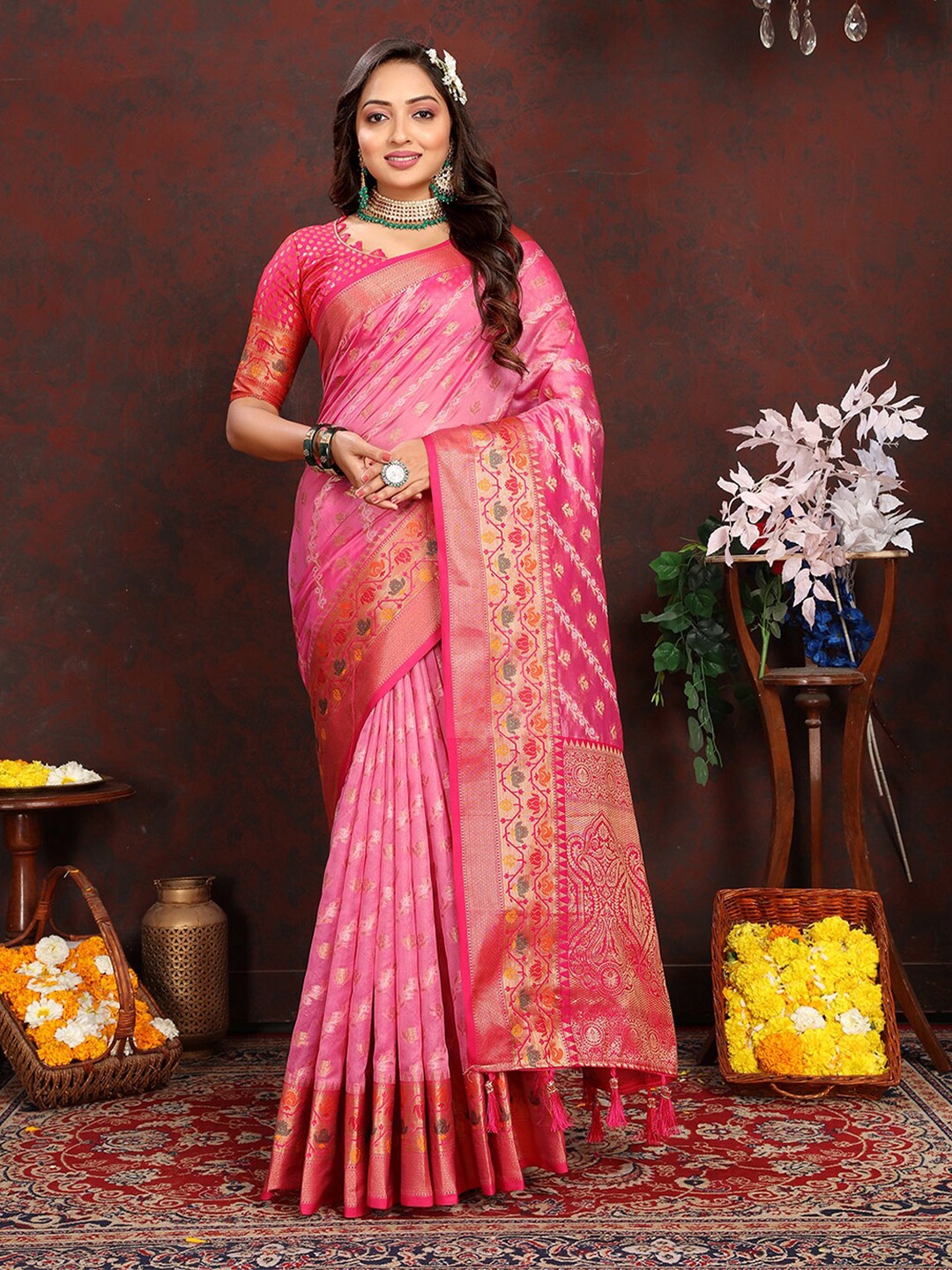

Lookslady Ethnic Motifs Woven Design Zari Organza Banarasi Saree, Pink