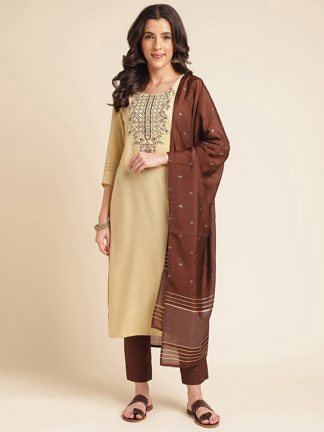 

NAINVISH Floral Embroidered Regular Thread Work Kurta With Trousers & Dupatta, Yellow