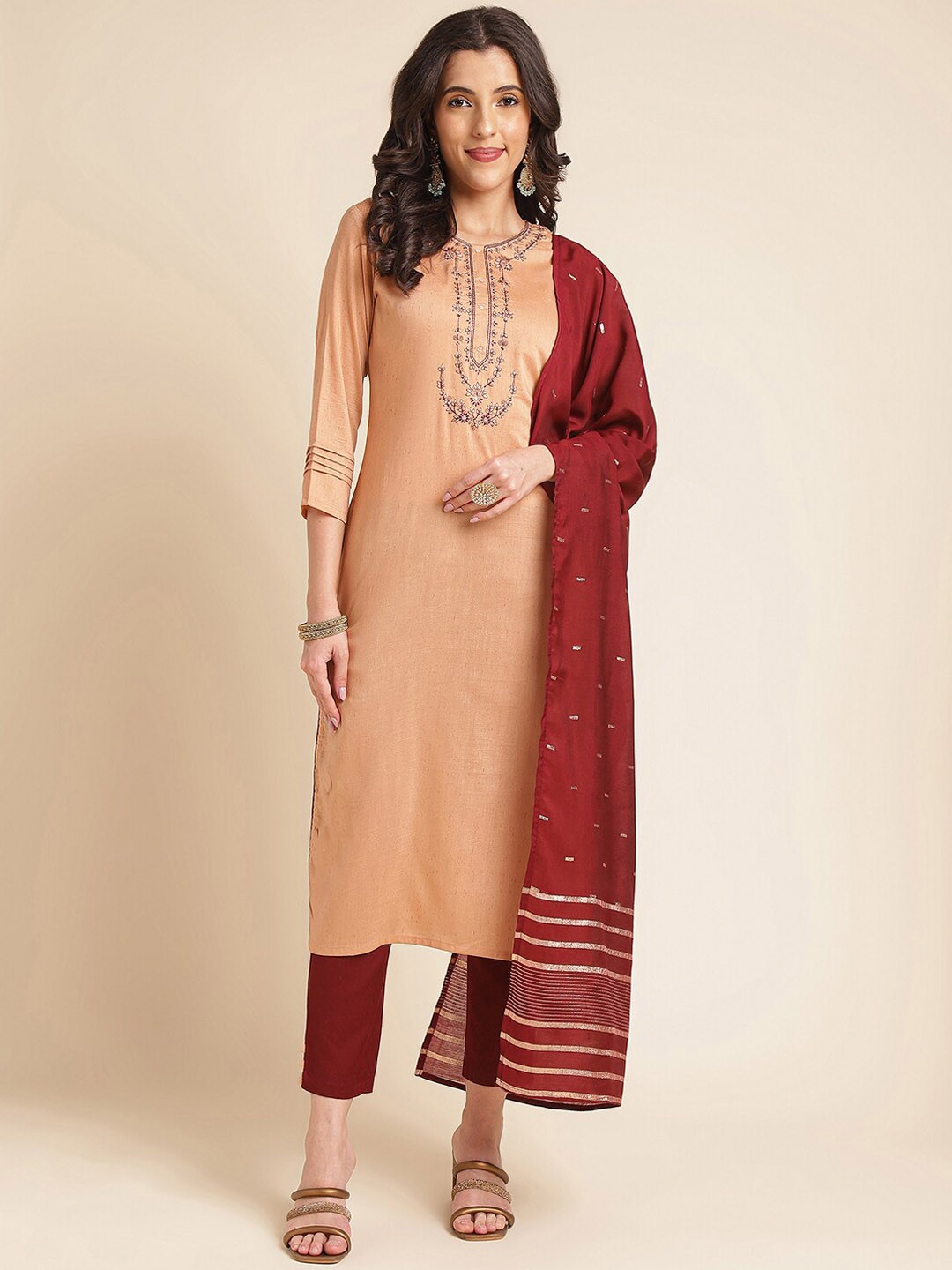 

NAINVISH Floral Embroidered Regular Thread Work Kurta With Trousers & Dupatta, Peach