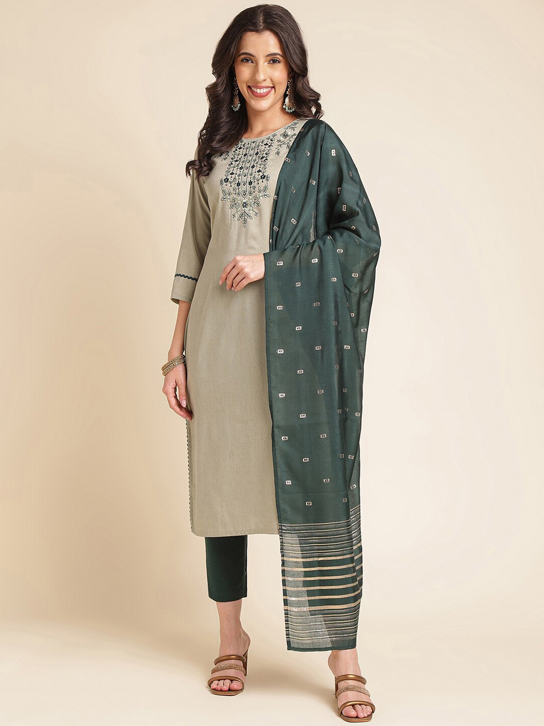 

NAINVISH Floral Embroidered Regular Thread Work Kurta With Trousers & Dupatta, Green