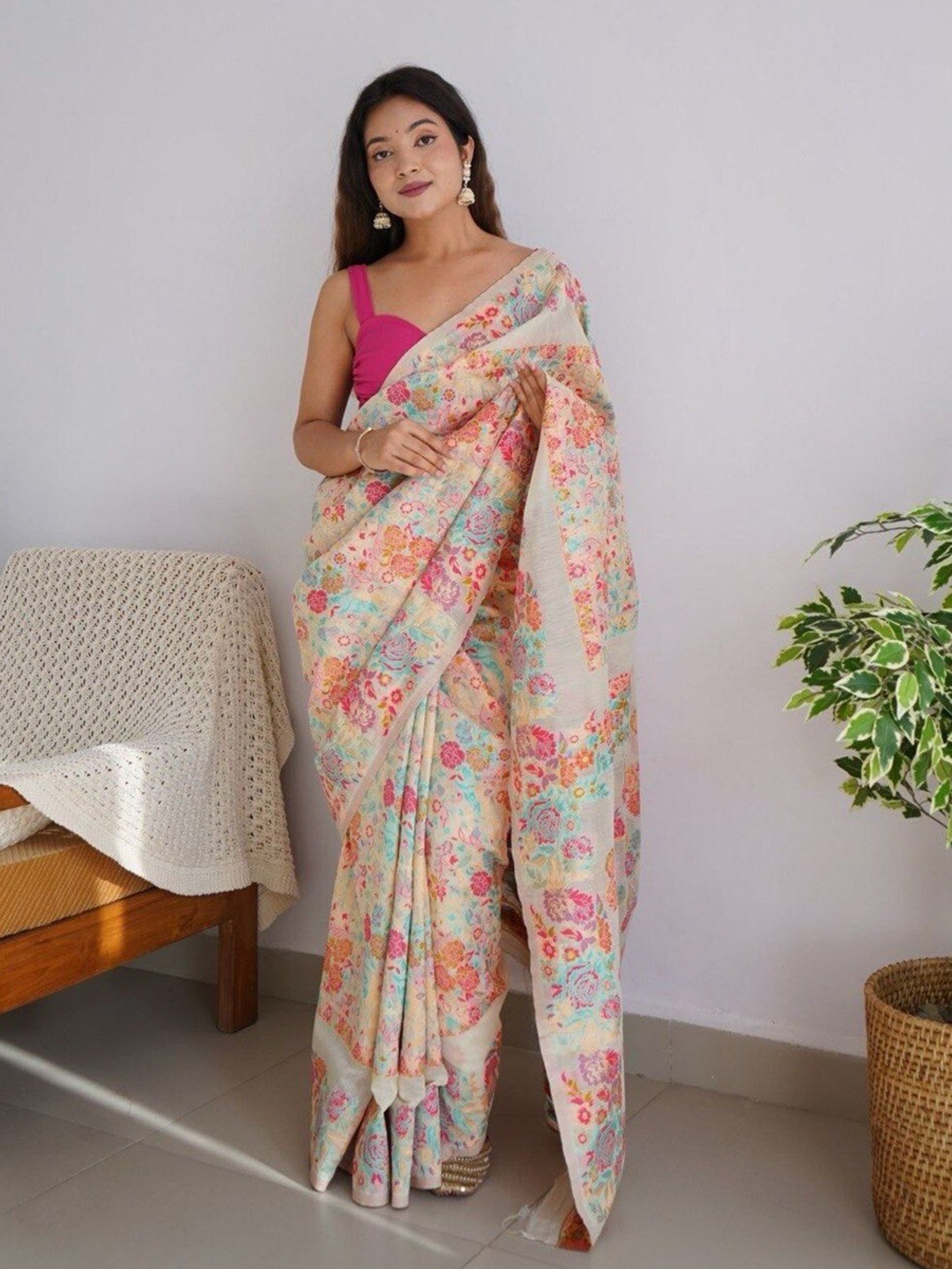 

Flosive Floral Art Silk Banarasi Saree, Off white