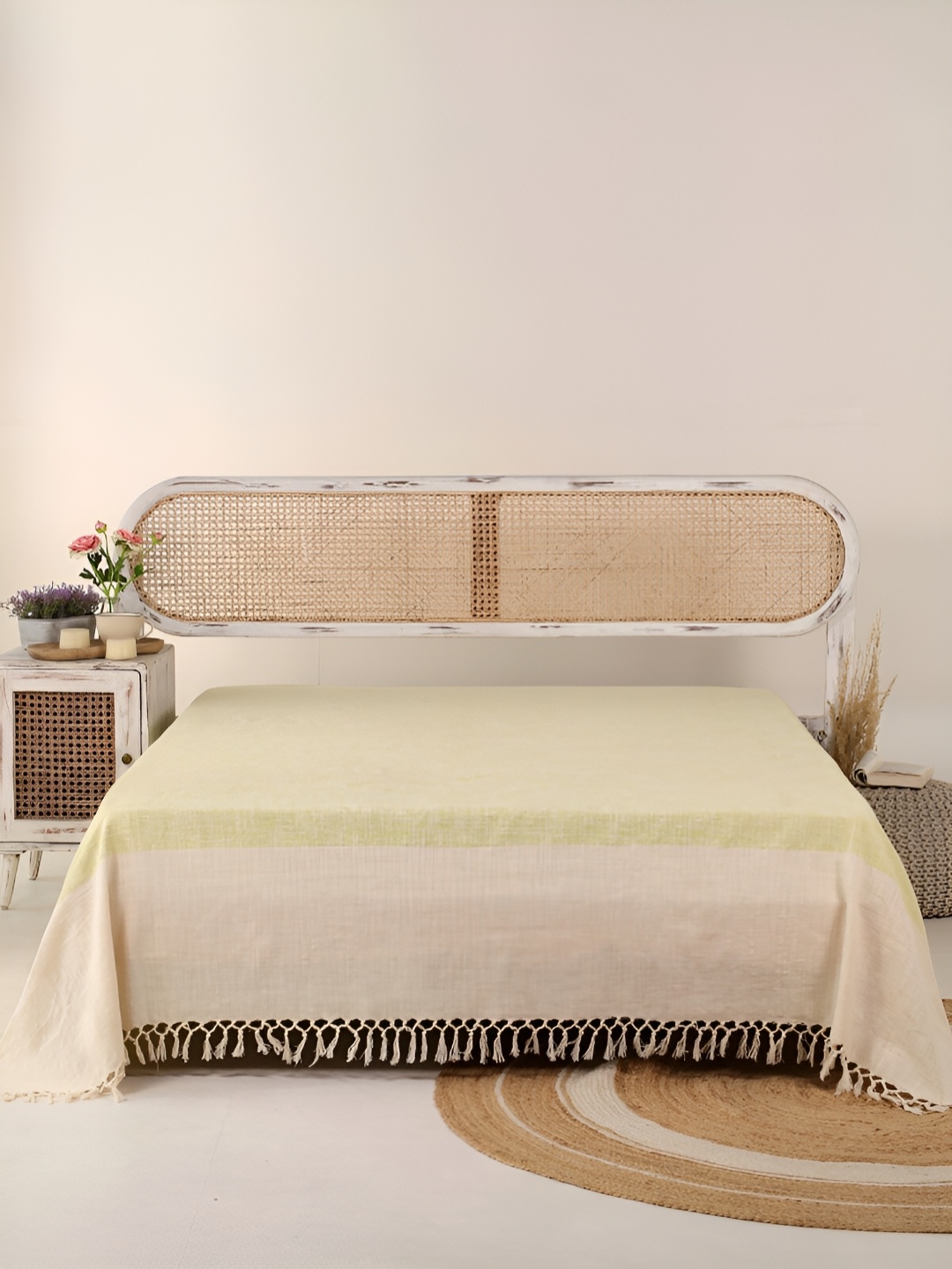 

Peepul Tree Beige & Green Solid 240TC Cotton Queen Bed Cover, Off white