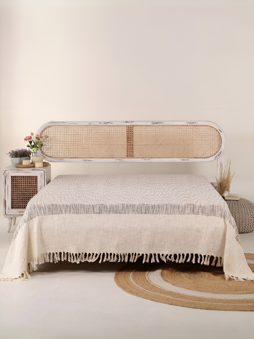 

Peepul Tree Beige & Off White 240TC Cotton Queen Bed Cover