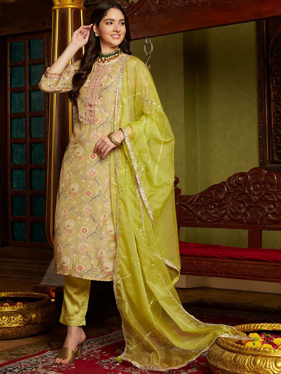 

Sangria Floral Printed Straight Kurta With Trouser & Dupatta Set, Green