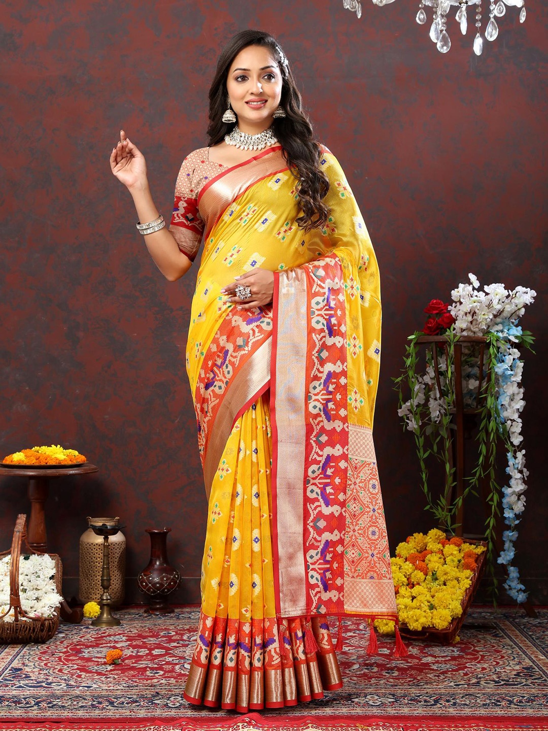 

PATIALAPICKS Floral Woven Design Zari Organza Paithani Saree, Yellow
