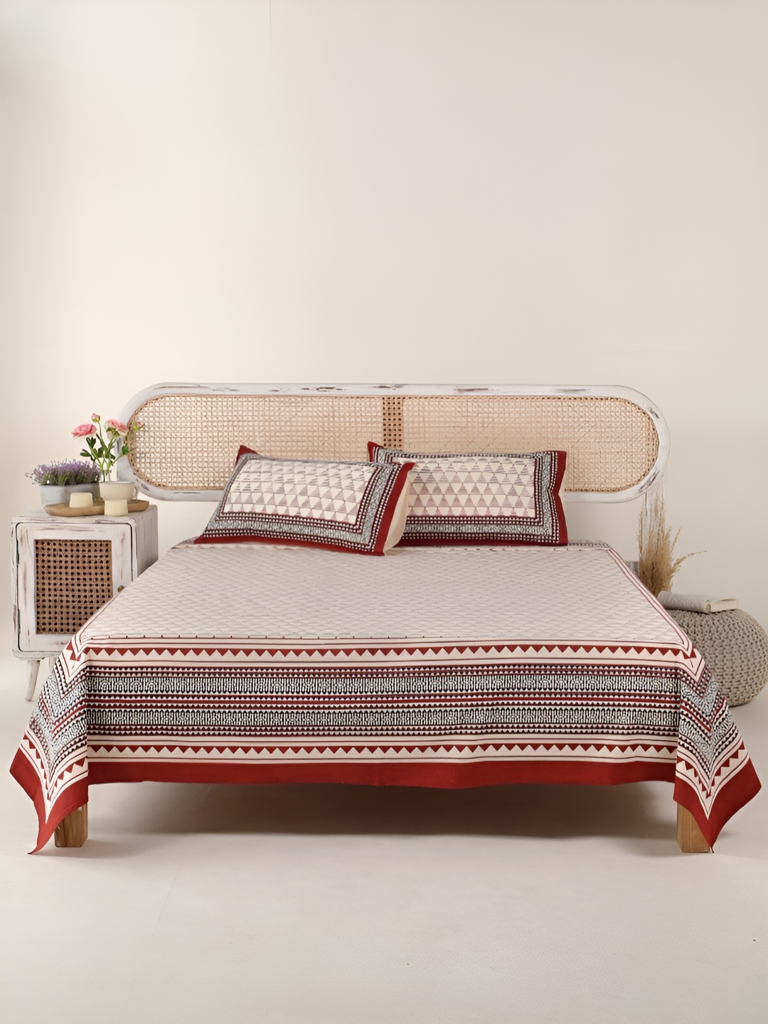 

Peepul Tree Maroon & Beige Geometric Cotton 300 TC King Bedsheet With 2 Pillow Covers