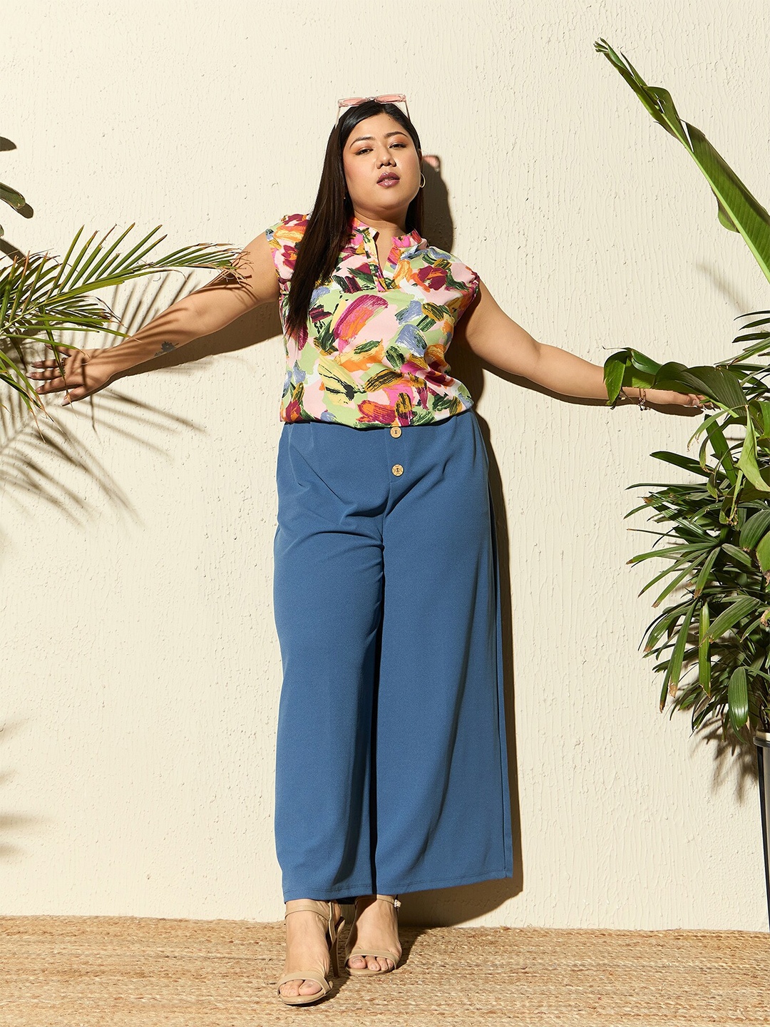 

Berrylush Curve Pink Floral Printed Mandarin Collar Top