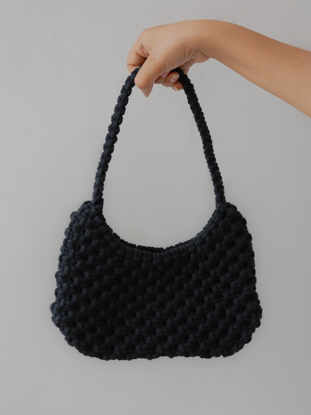 

DECORDILL Hand-Knotted Structured Shoulder Bag, Black