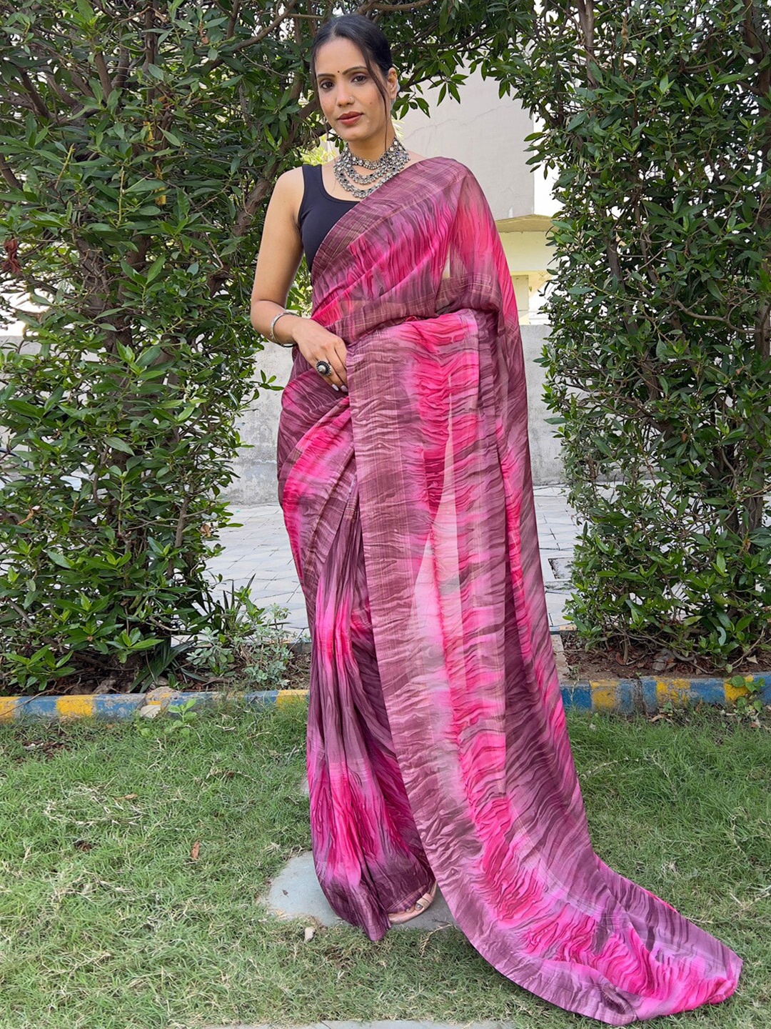 

Anouk Pink Abstract Printed Saree