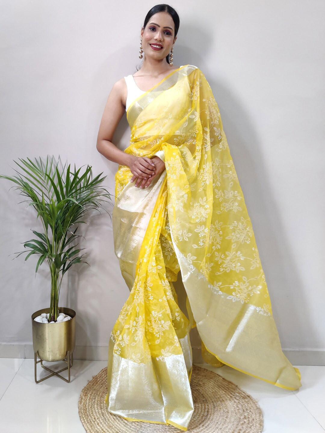 

KALINI Floral Printed Zari Organza Party Wear Saree, Yellow