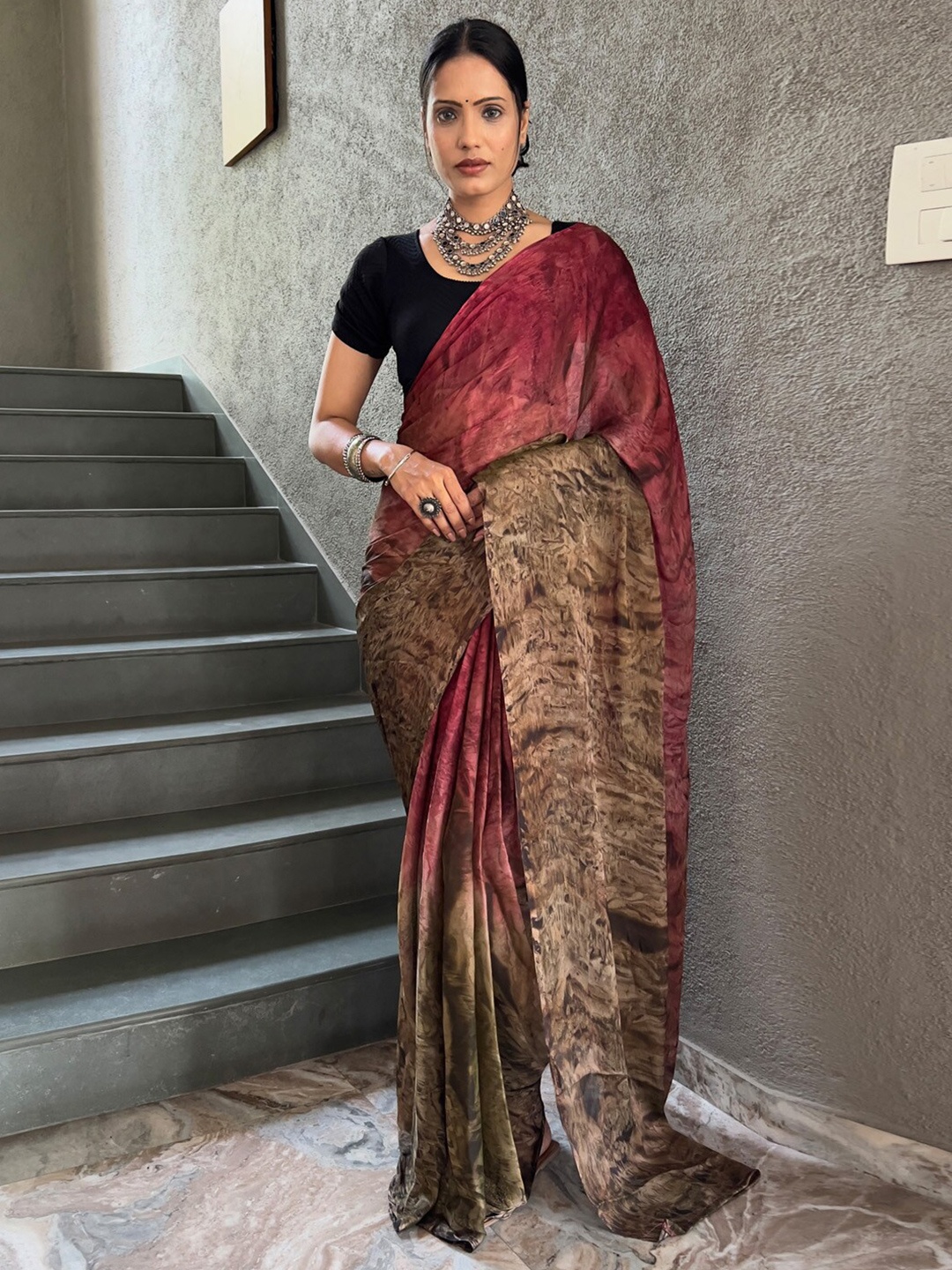 

KALINI Abstract Printed Saree, Maroon