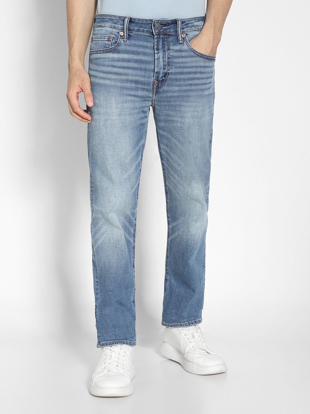 

AMERICAN EAGLE OUTFITTERS Men Straight Fit Low Distress Heavy Fade Jeans, Blue