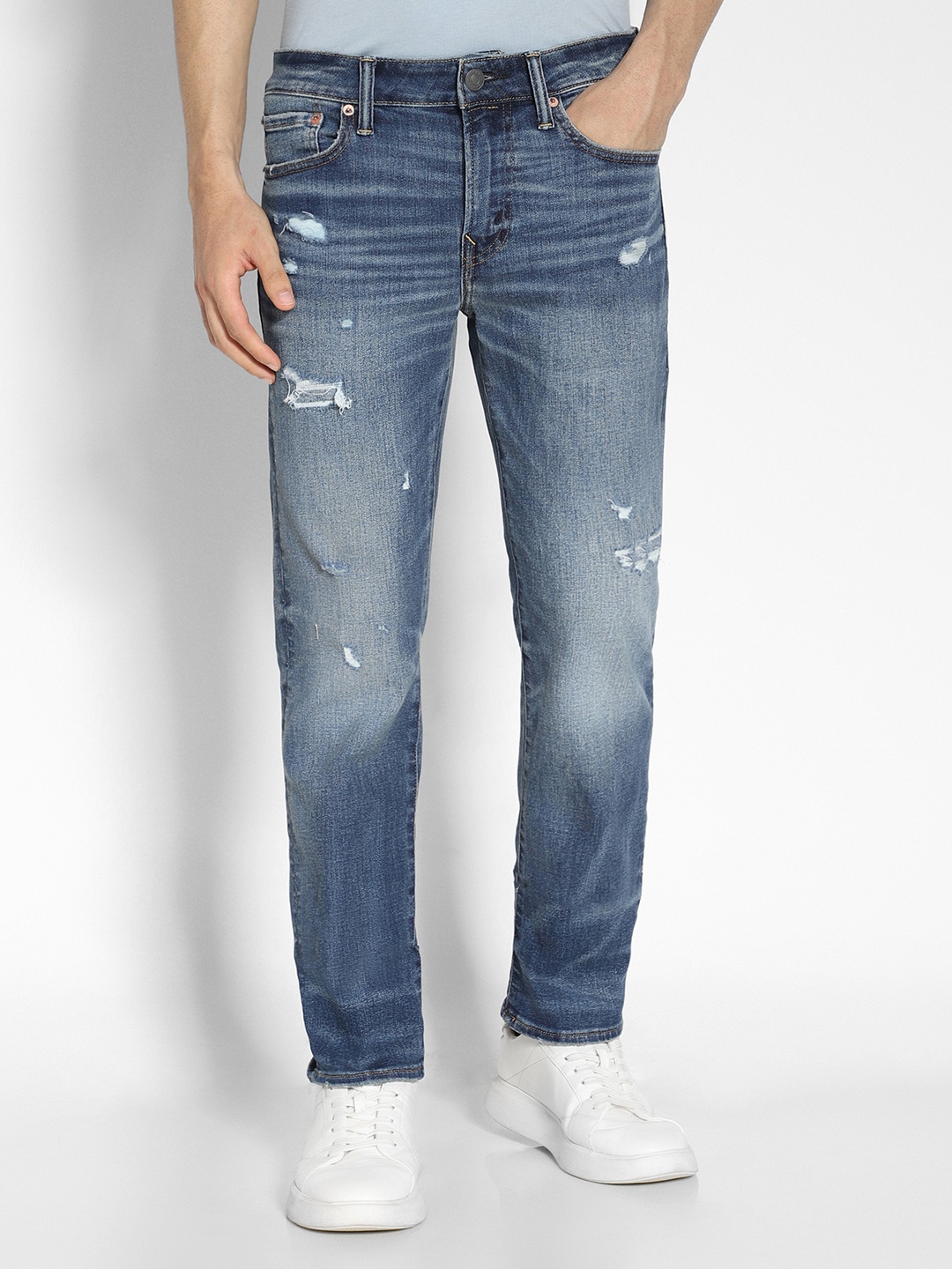 

AMERICAN EAGLE OUTFITTERS Men Straight Fit Mildly Distressed Heavy Fade Jeans, Blue