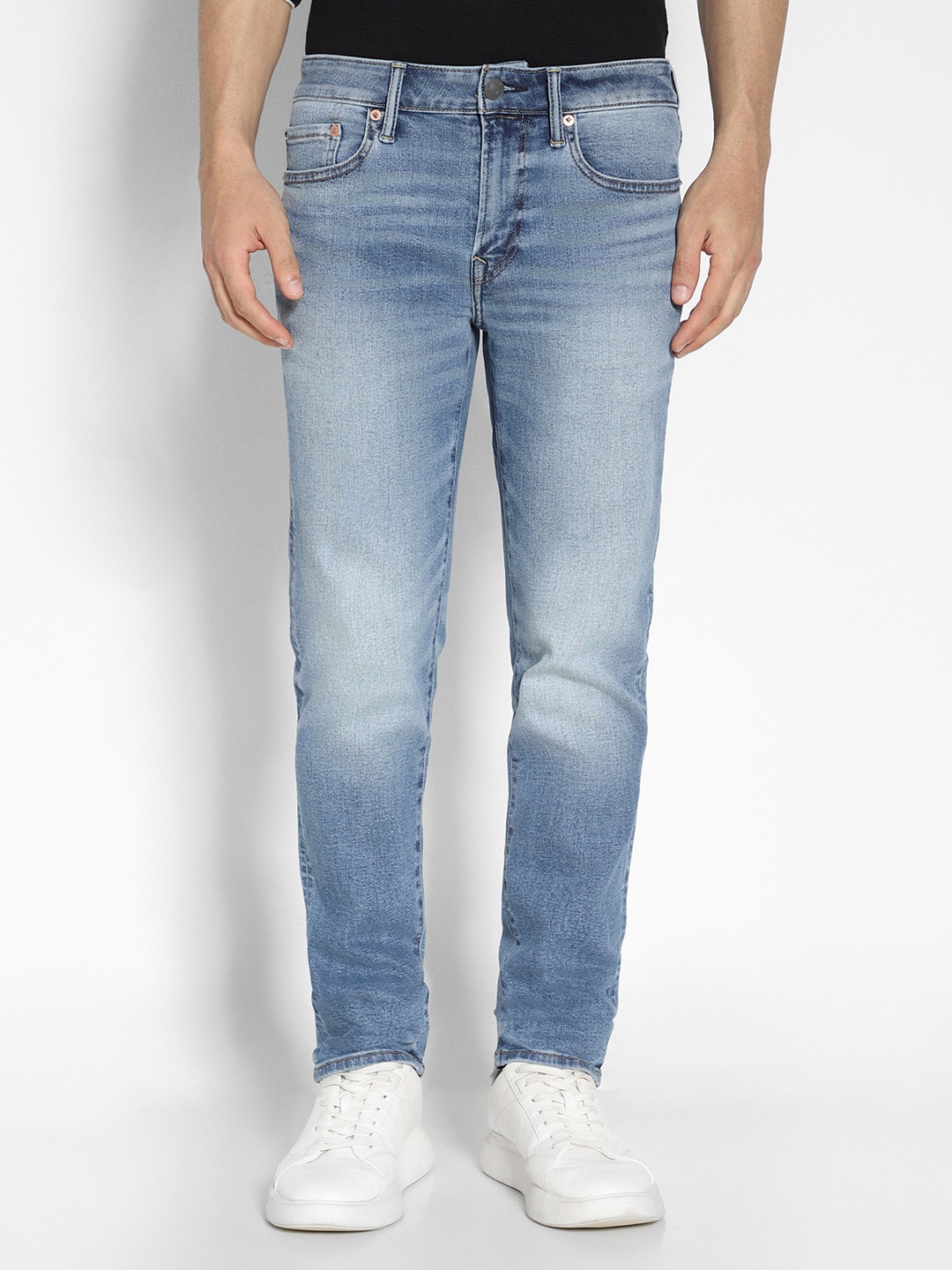 

AMERICAN EAGLE OUTFITTERS Men Slim Fit Mildly Distressed Heavy Fade Jeans, Blue