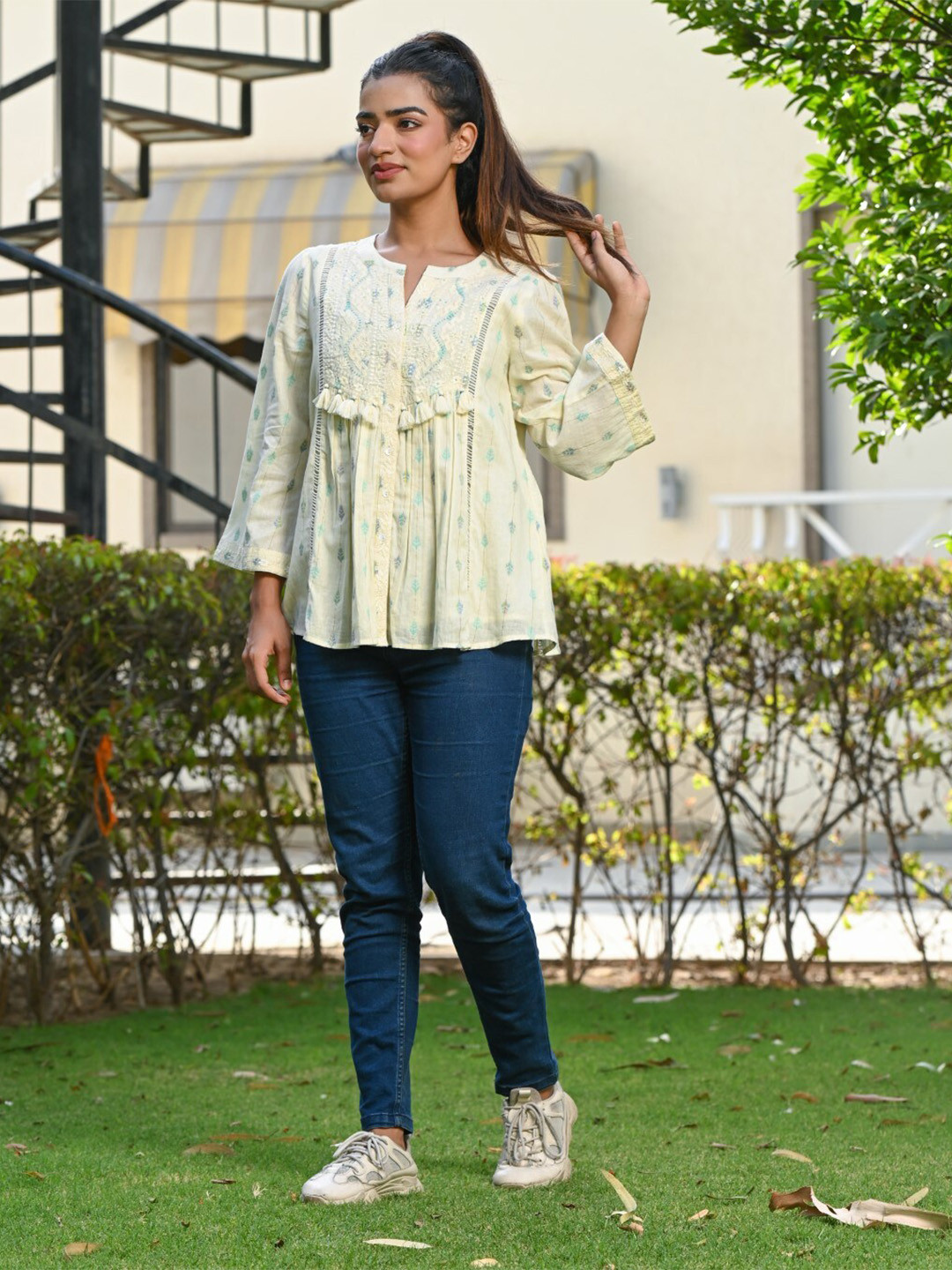 

Nyaro Floral Printed Natch Neck Cotton A-Line Top, Green