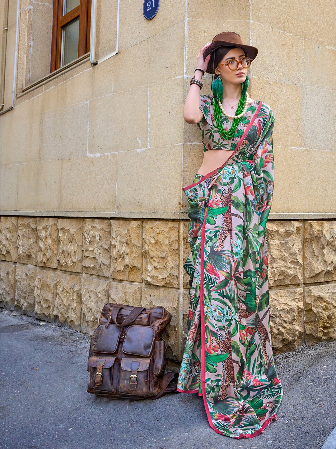 

elora Floral Printed Satin Saree, Green