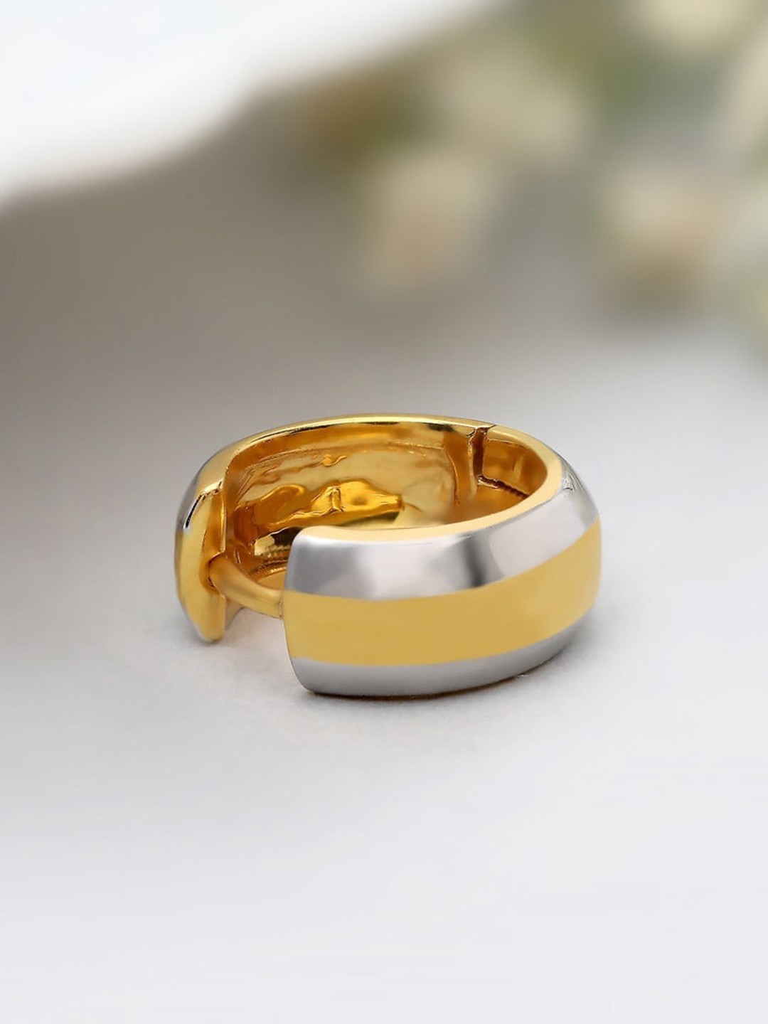 

CANDERE A KALYAN JEWELLERS COMPANY Men 22KT (916) Yellow Gold Bali Earrings