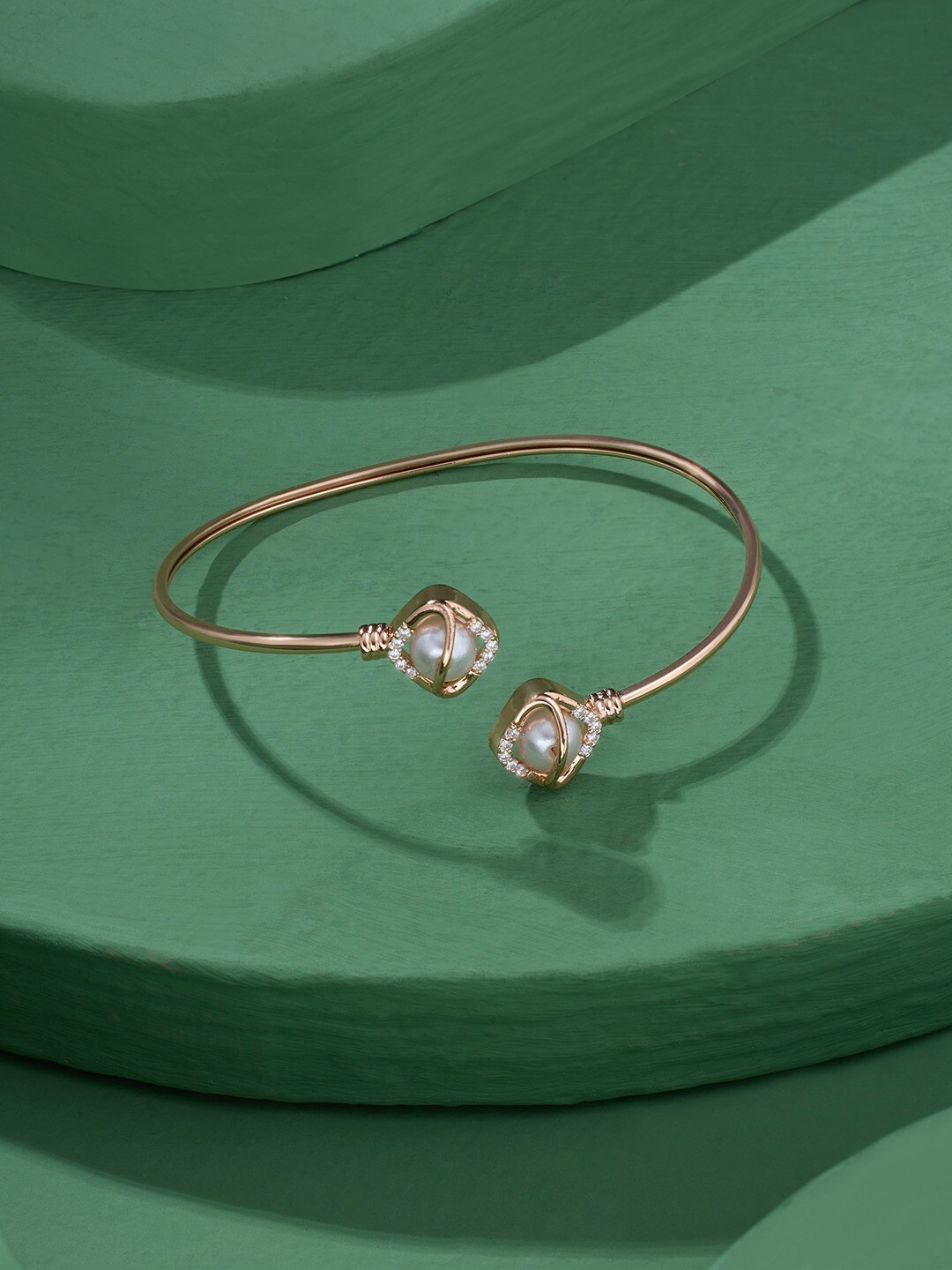 

AMI Women Brass Cubic Zirconia Rose Gold-Plated Kada Bracelet