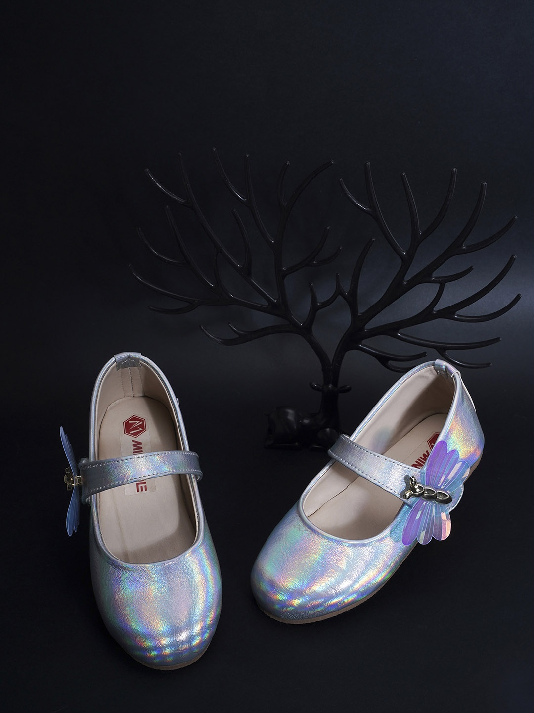 

Minesole Girls Round Toe Ballerinas, White