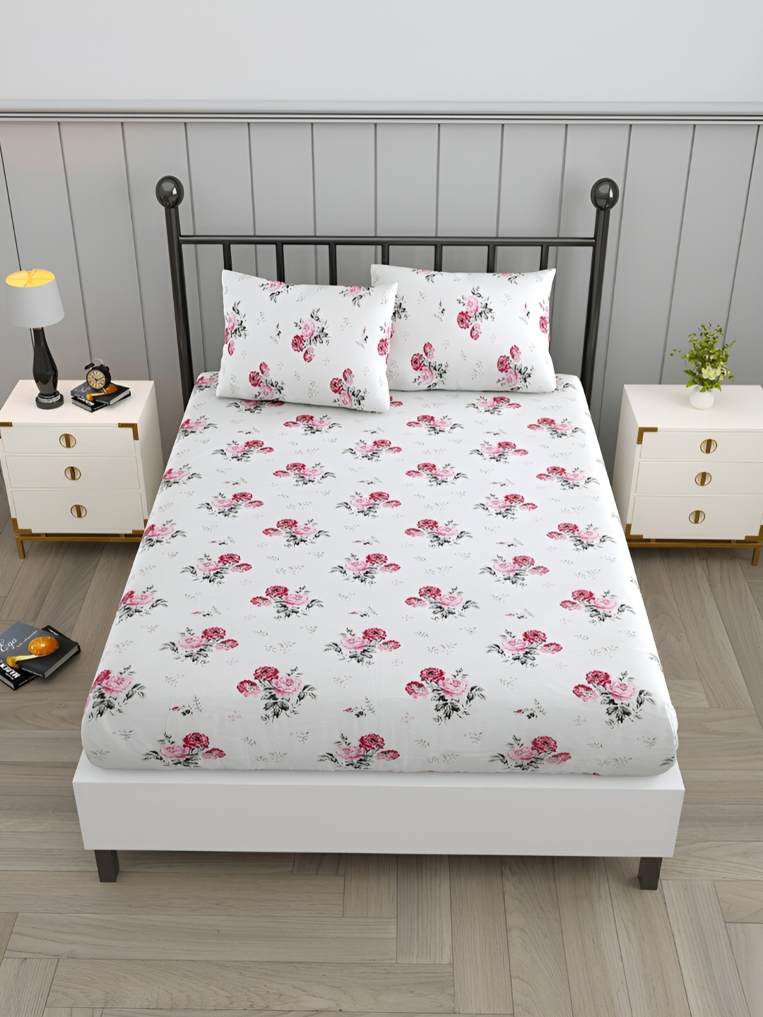 

EverHOME White & Red Floral Cotton 160 TC Queen Bedsheet With 2 Pillow Covers