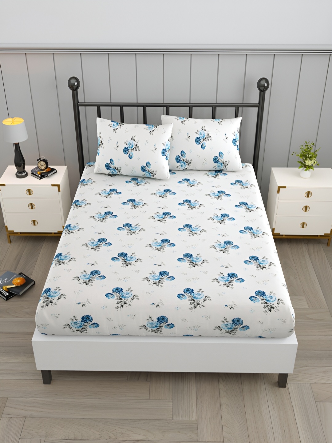 

EverHOME White & Blue Floral Cotton 160 TC Queen Bedsheet With 2 Pillow Covers