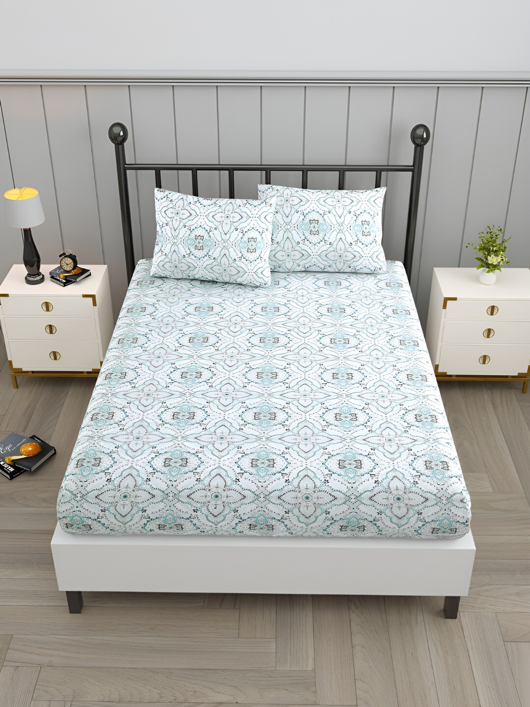 

EverHOME White & Blue Ethnic Motifs Cotton 160 TC Queen Bedsheet With 2 Pillow Covers