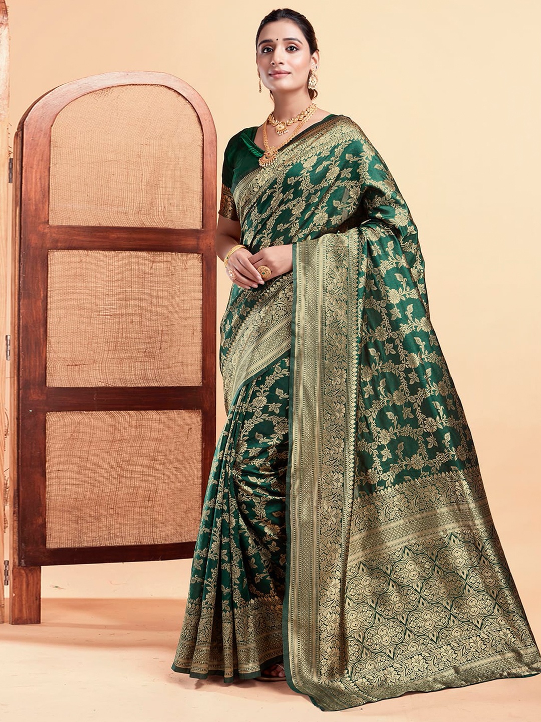 

KALINI Floral Printed Zari Banarasi Saree, Green
