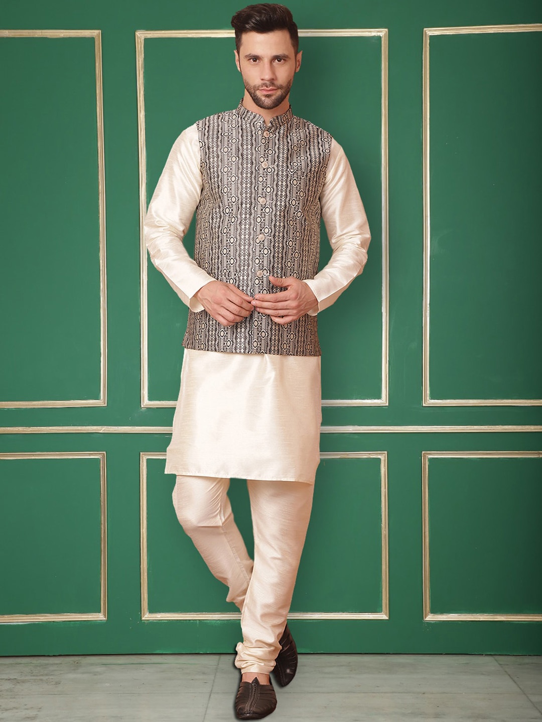 

Jompers Mandarin Collar Regular Straight Kurta with Pyjamas, Beige