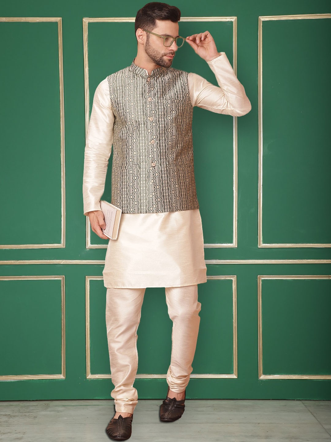 

Jompers Woven Design Mandarin Collar Kurta with Pyjamas with Nehru Jacket, Green