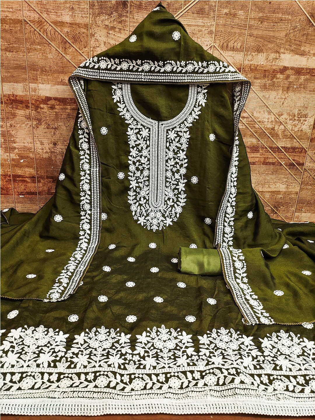

Lilots Floral Embroidered Unstitched Dress Material, Green