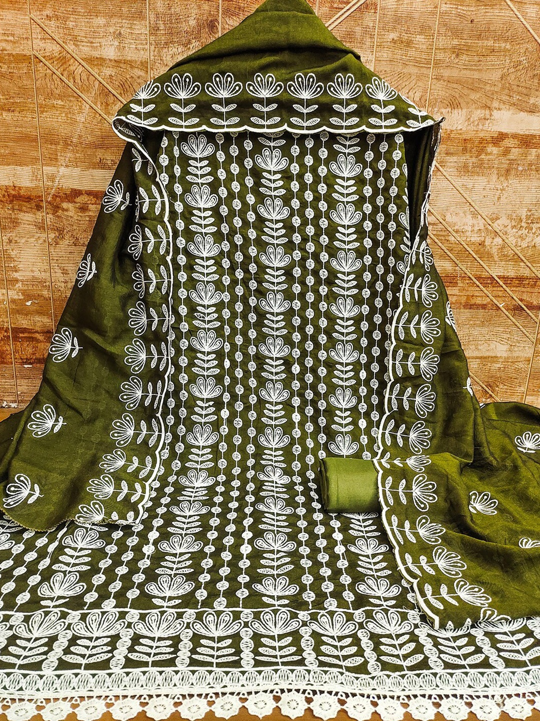

Lilots Floral Embroidered Unstitched Dress Material, Green