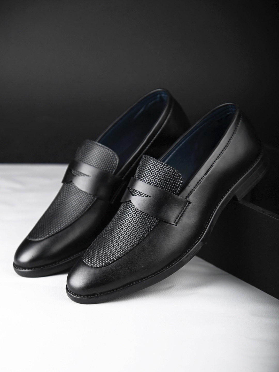 

Anouk Men Textured Formal Loafers, Black