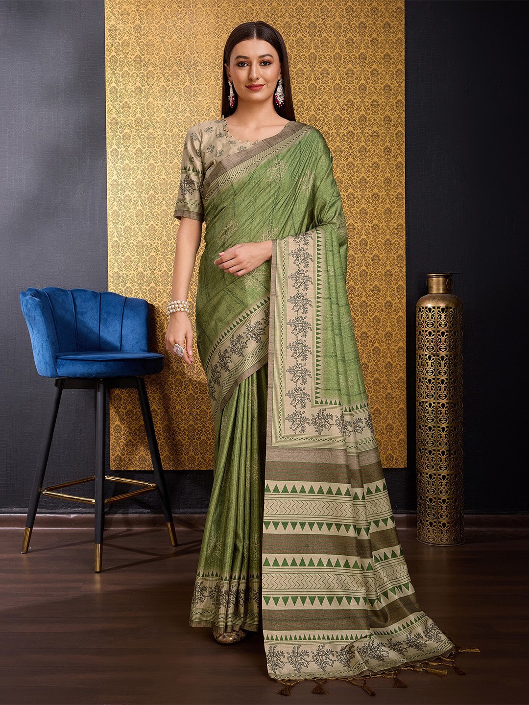 

DOI MOI Floral Printed Silk Cotton Saree, Green