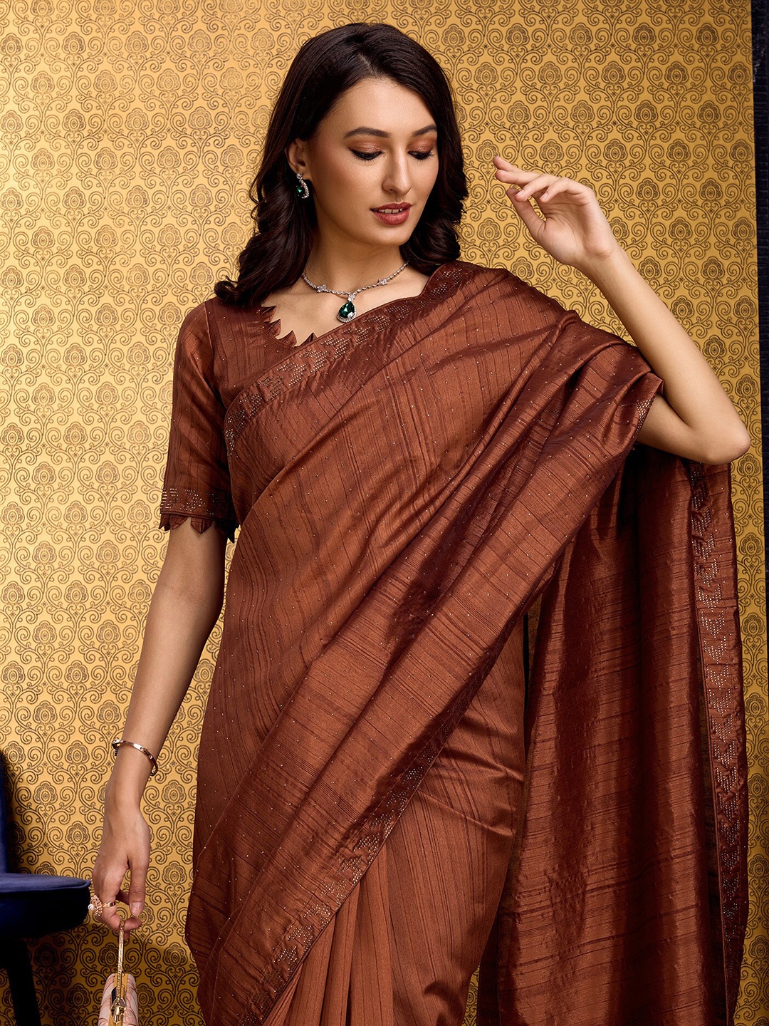 

DOI MOI Geometric Embellished Saree, Maroon