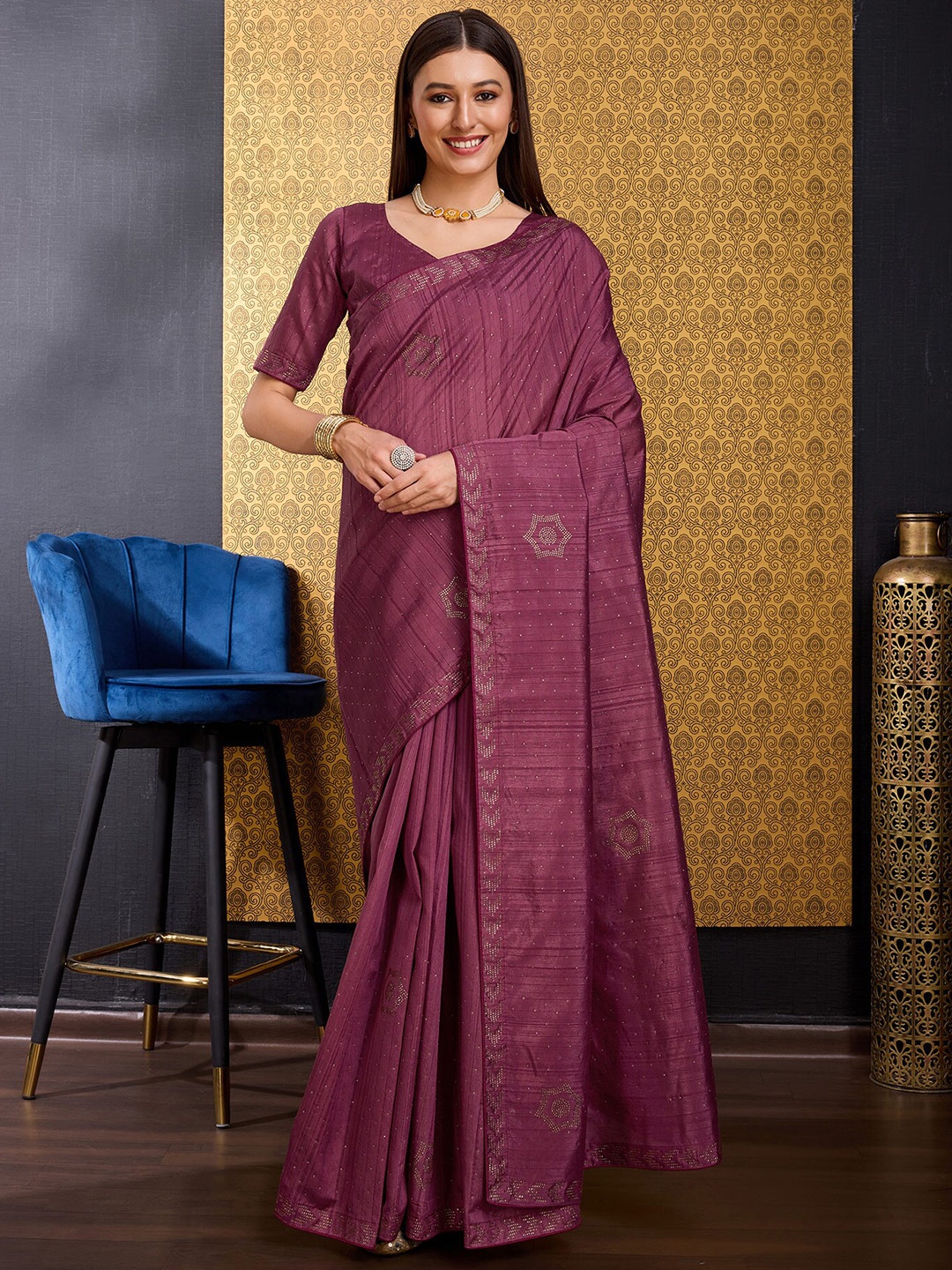 

DOI MOI Geometric Embellished Beads and Stones Saree, Magenta