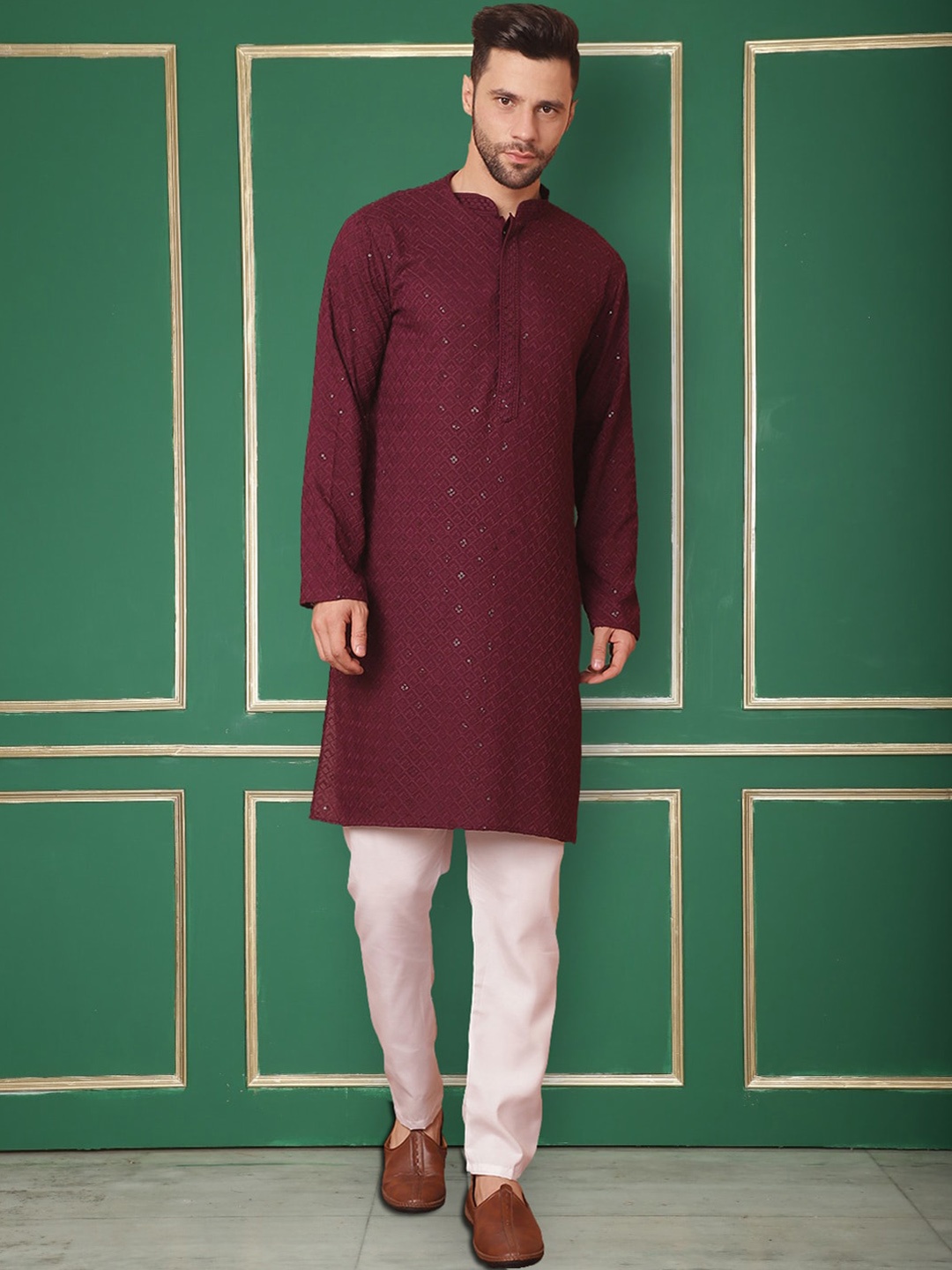 

Jompers Floral Embroidered Mandarin Collar Sequinned Kurta with Pyjamas, Purple
