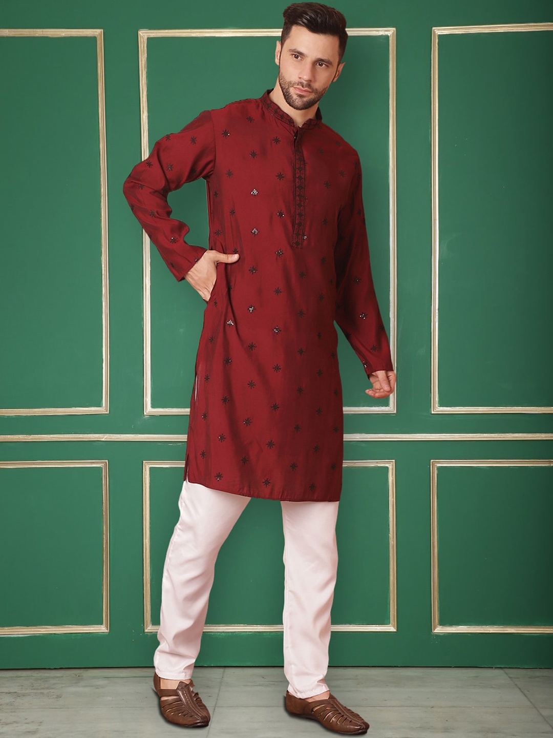 

Jompers Mandarin Collar Floral Embroidered Regular Chikankari Straight Kurta with Pyjamas, Maroon