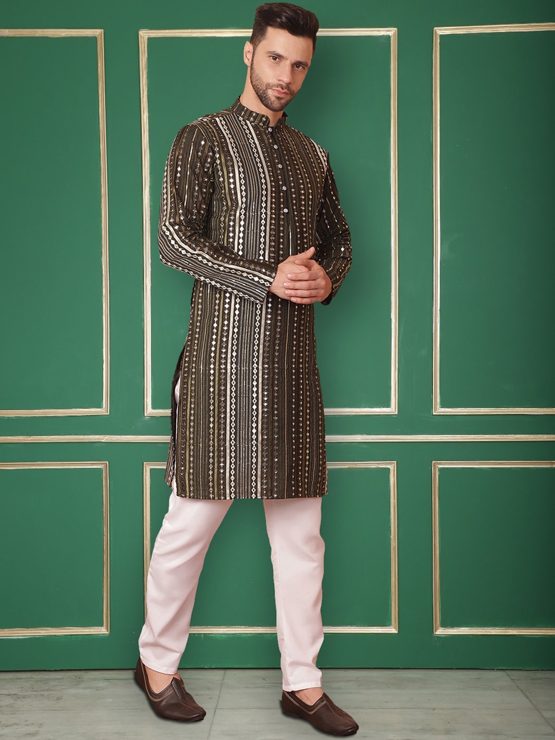 

Jompers Mandarin Collar Embroidered Regular Mirror Work Straight Kurta with Pyjamas, Green
