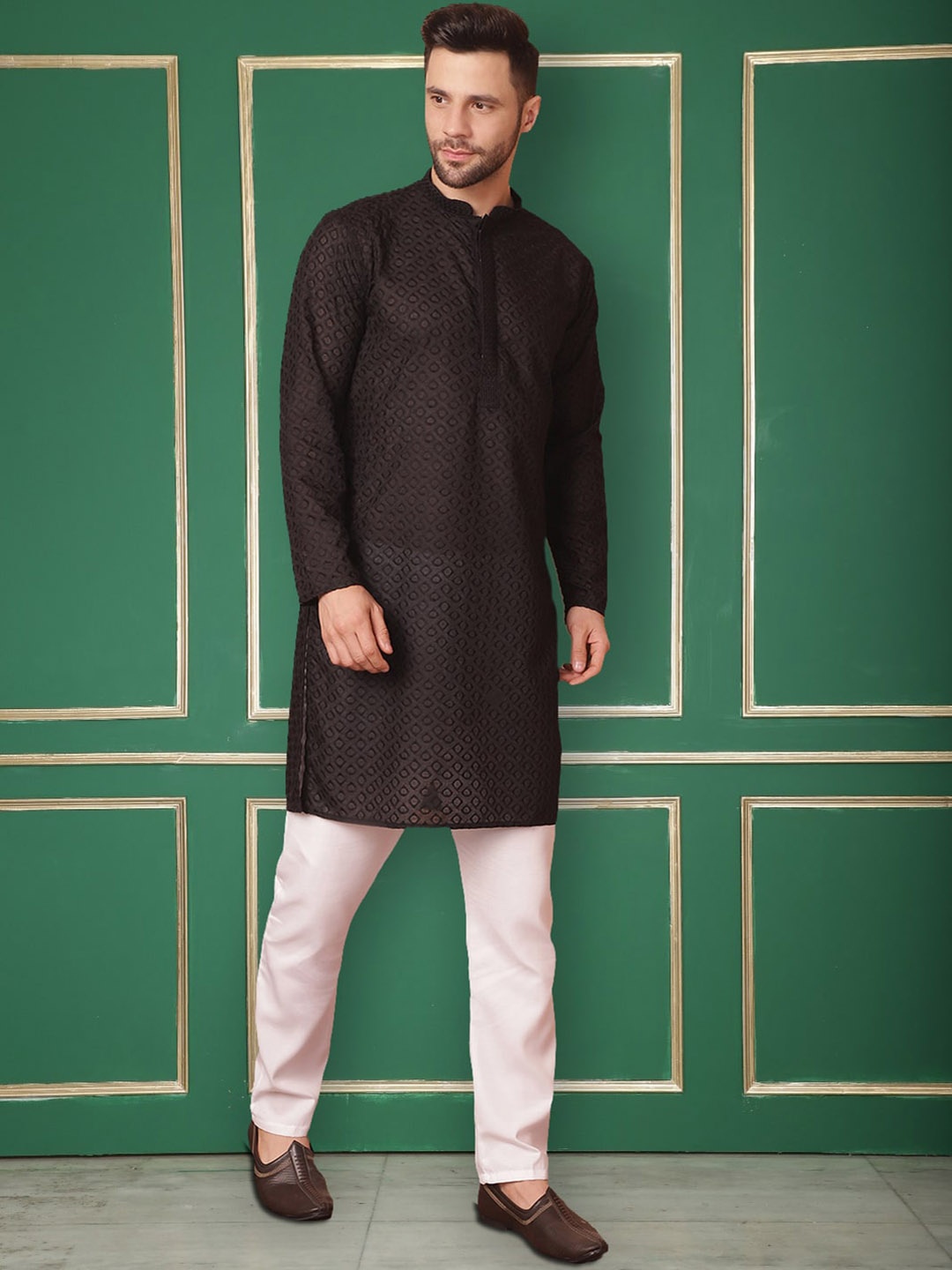 

Jompers Embroidered Mandarin Collar Chikankari Pure Cotton Kurta with Pyjamas, Black