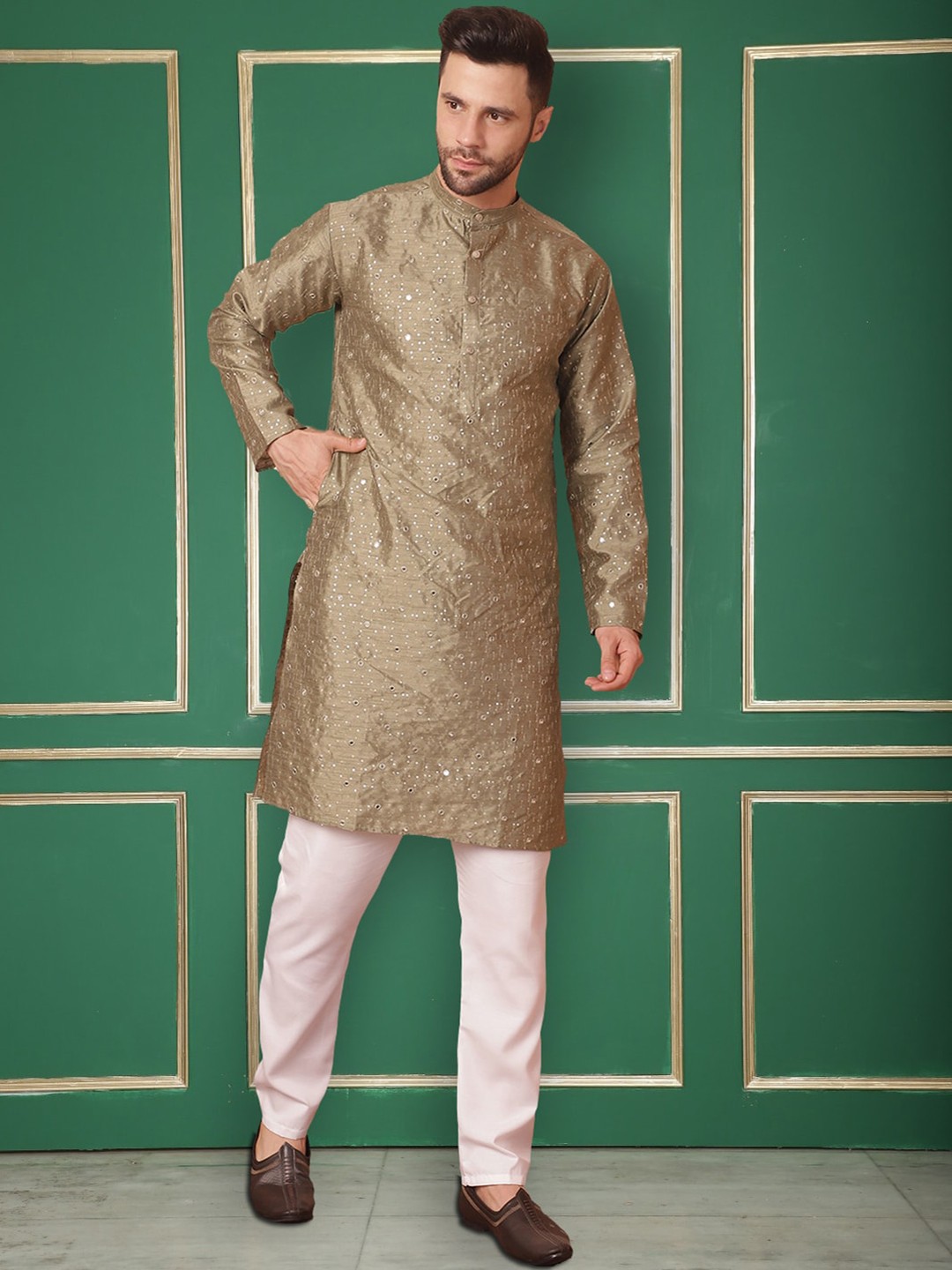 

Jompers Embroidered Mandarin Collar Mirror Work Kurta with Pyjamas, Green
