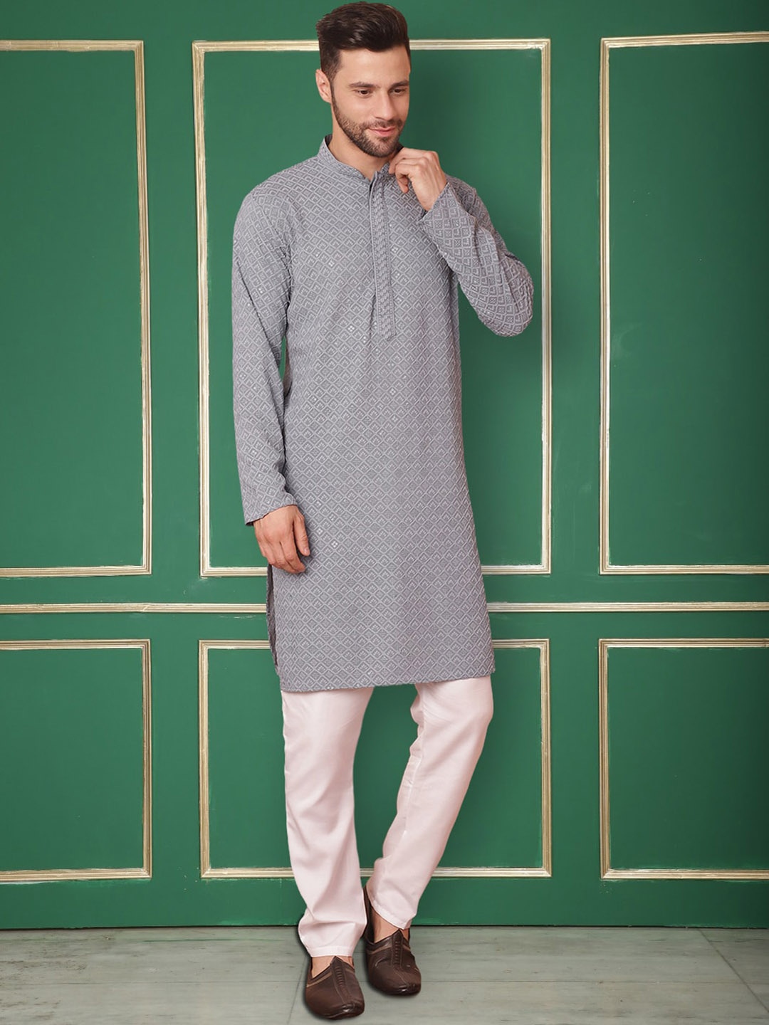 

Jompers Embroidered Mandarin Collar Sequinned Kurta with Pyjamas, Grey