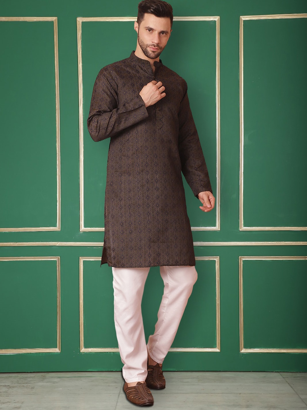 

Jompers Woven Design Mandarin Collar Straight Kurta with Pyjamas, Navy blue